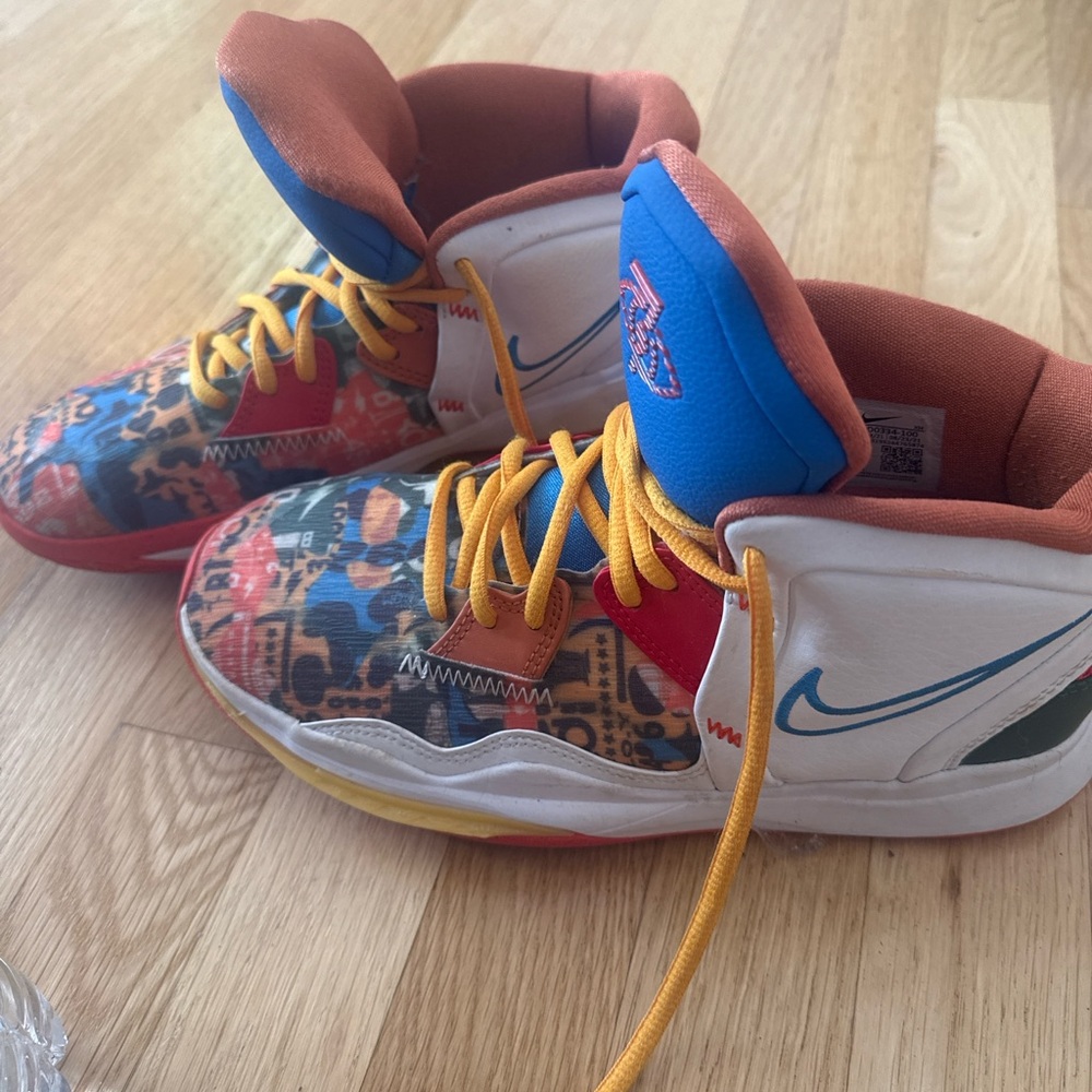 Nike Kyrie Looney Toons